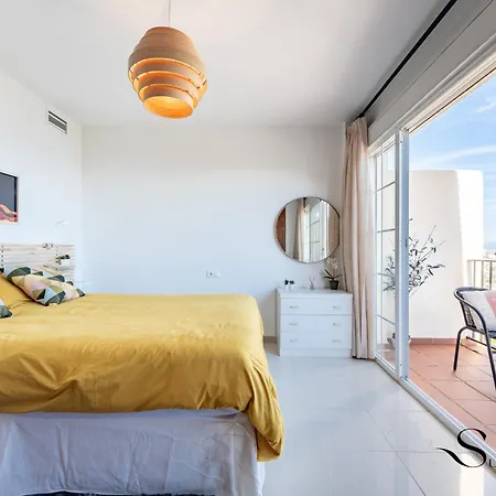 3-bed Seaview Escape, Pool, Garage, 4 Terraces Holiday home *