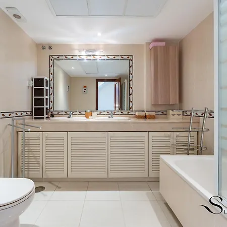 3-bed Seaview Escape, Pool, Garage, 4 Terraces Benalmadena