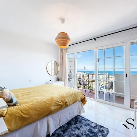 3-bed Seaview Escape, Pool, Garage, 4 Terraces Holiday home